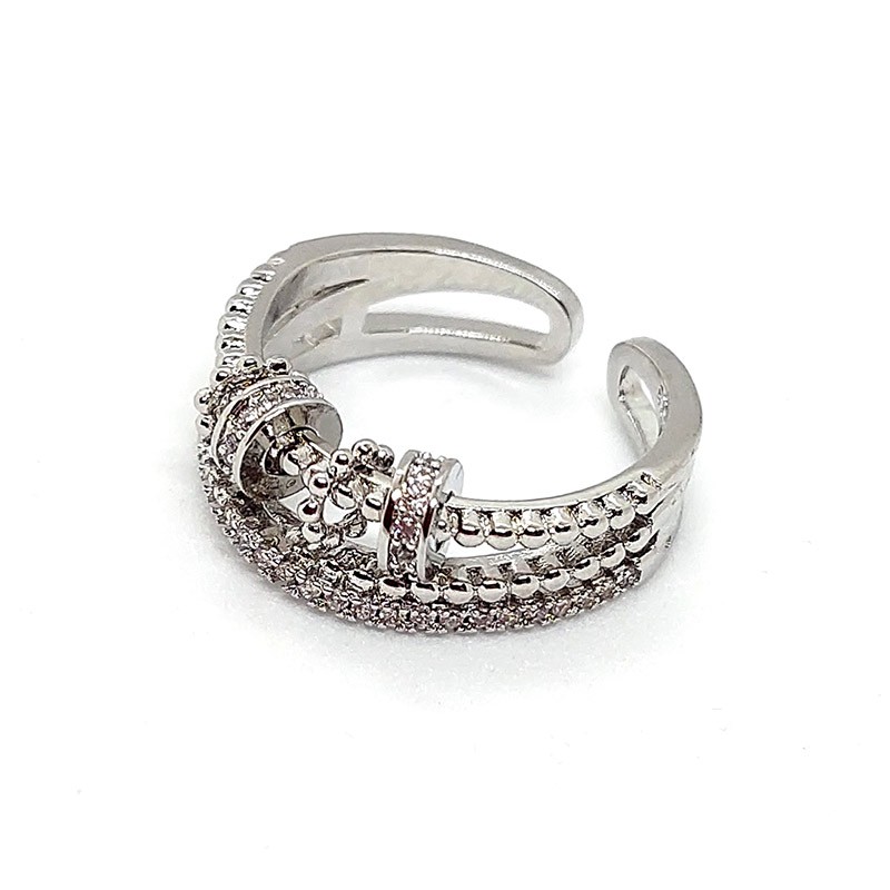 Resizeable fidget ring with crystals